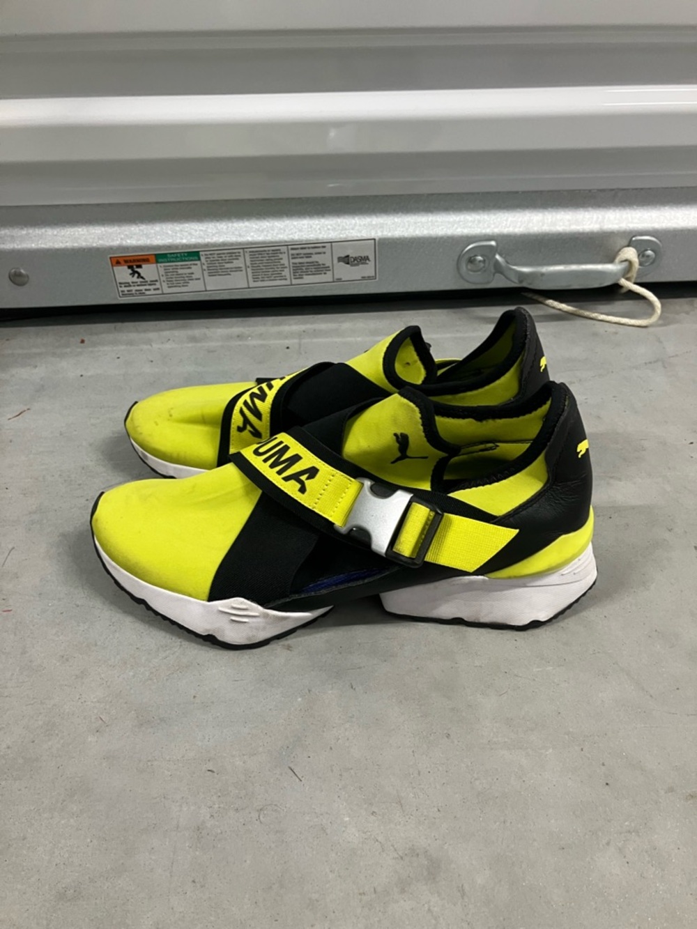 PUMA Women’s Muse Neon Yellow Cut Out Running Sneakers size 9 - Picture 4 of 7